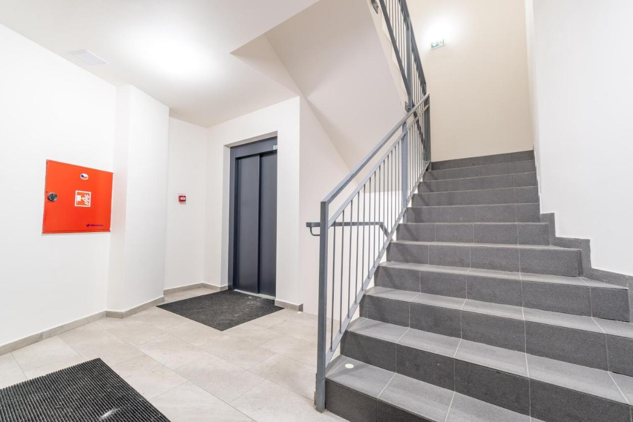 Brand New Two Room Apartment #26 With Free Secure Parking Close To Center Praga Zewnętrze zdjęcie